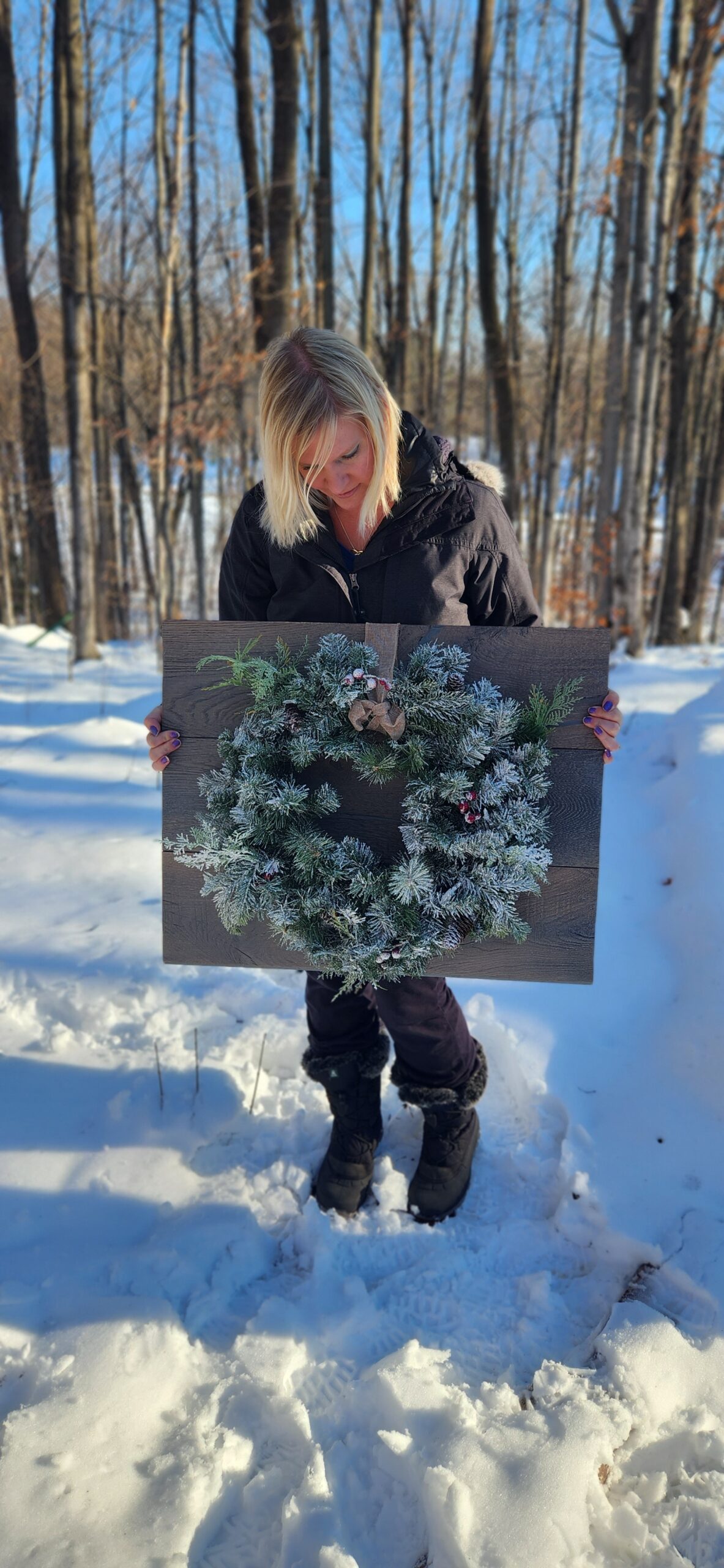 Christmas Lighted Wreath on Gray Rustic Wood - Image 3