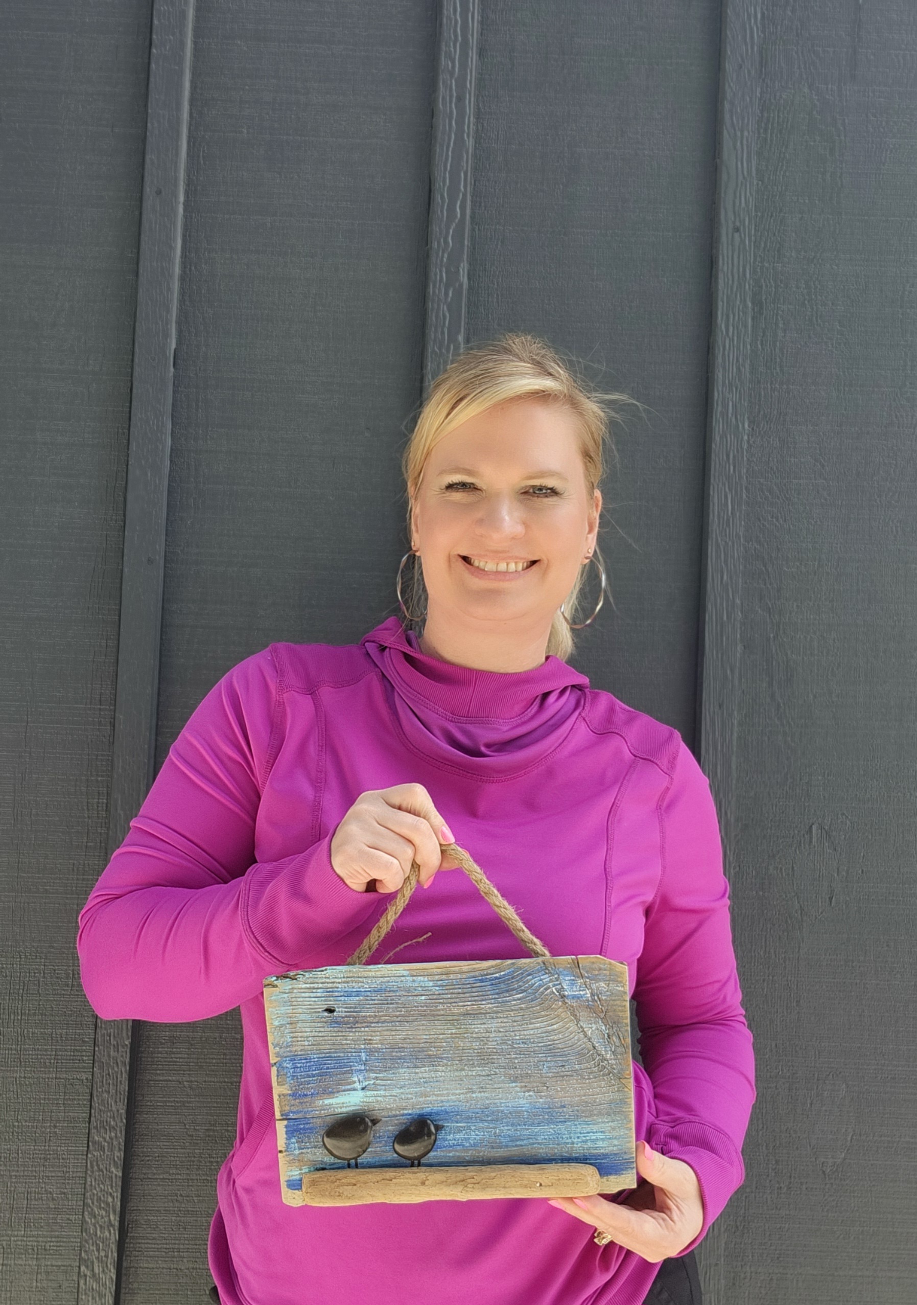 Driftwood & Rock Bird Painting – A Coastal Masterpiece - Image 3