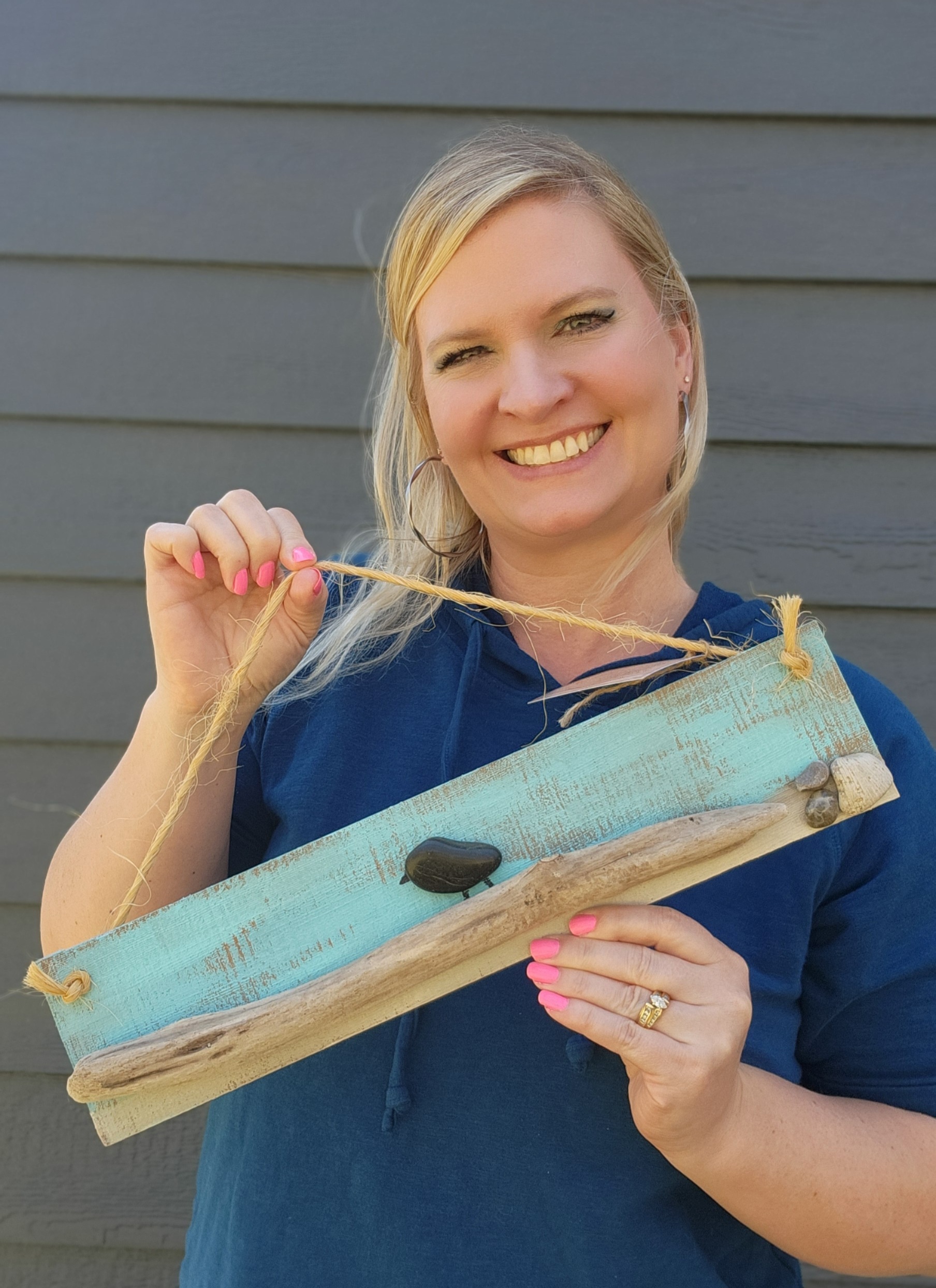 Driftwood & Rock Bird Painting – A Coastal Masterpiece - Image 3