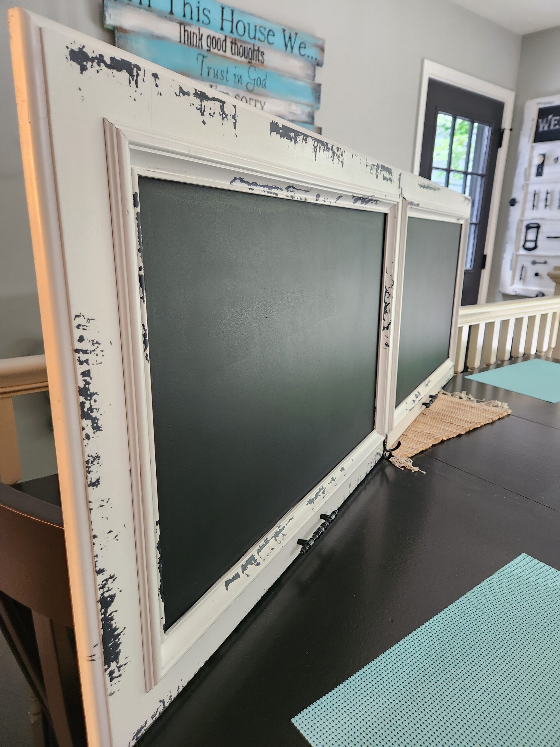 Solid Wood Chalkboard with Garment Rack & Key Hooks – Perfect Wall Hanging! - Image 2