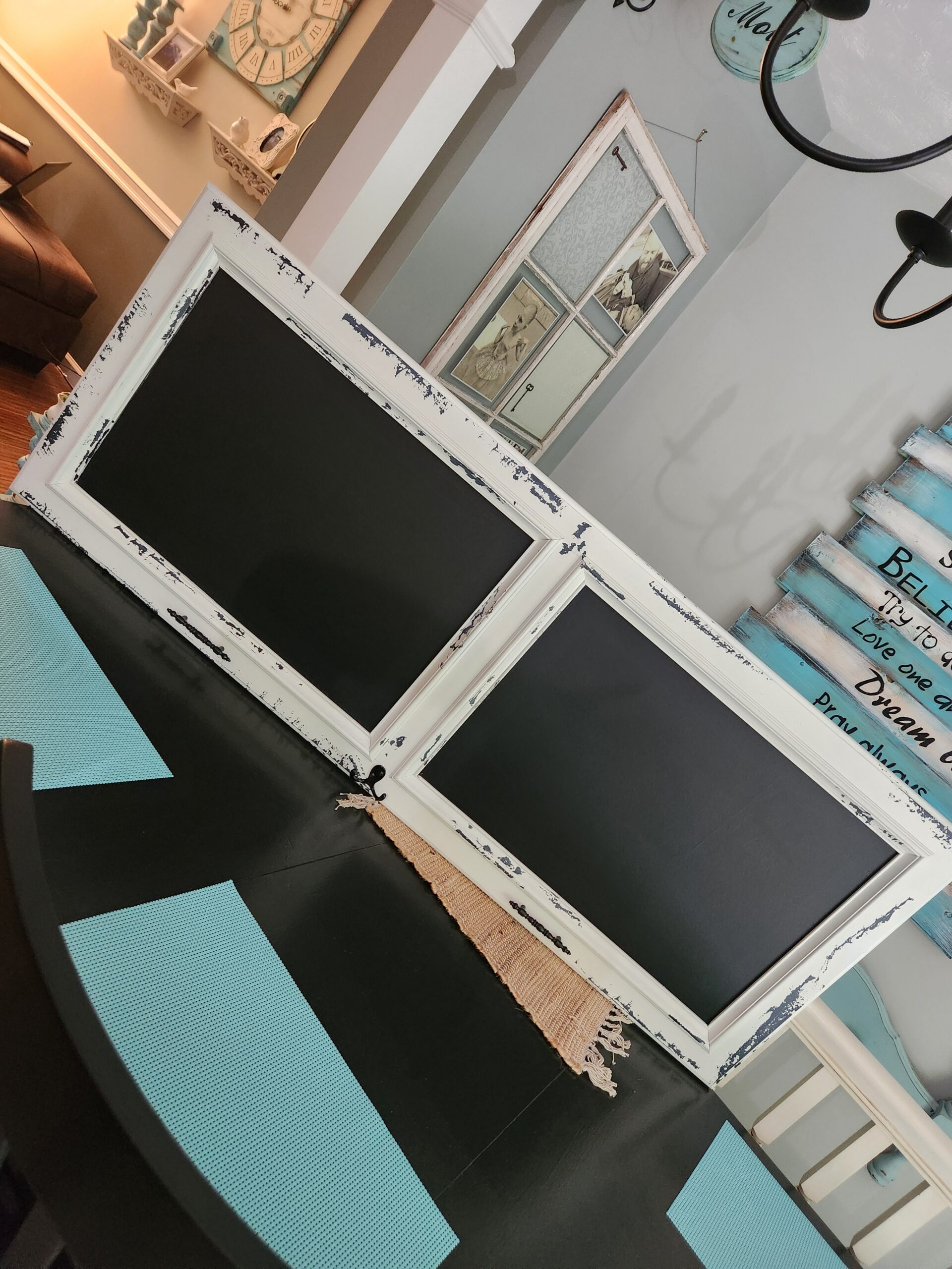Solid Wood Chalkboard with Garment Rack & Key Hooks – Perfect Wall Hanging! - Image 4