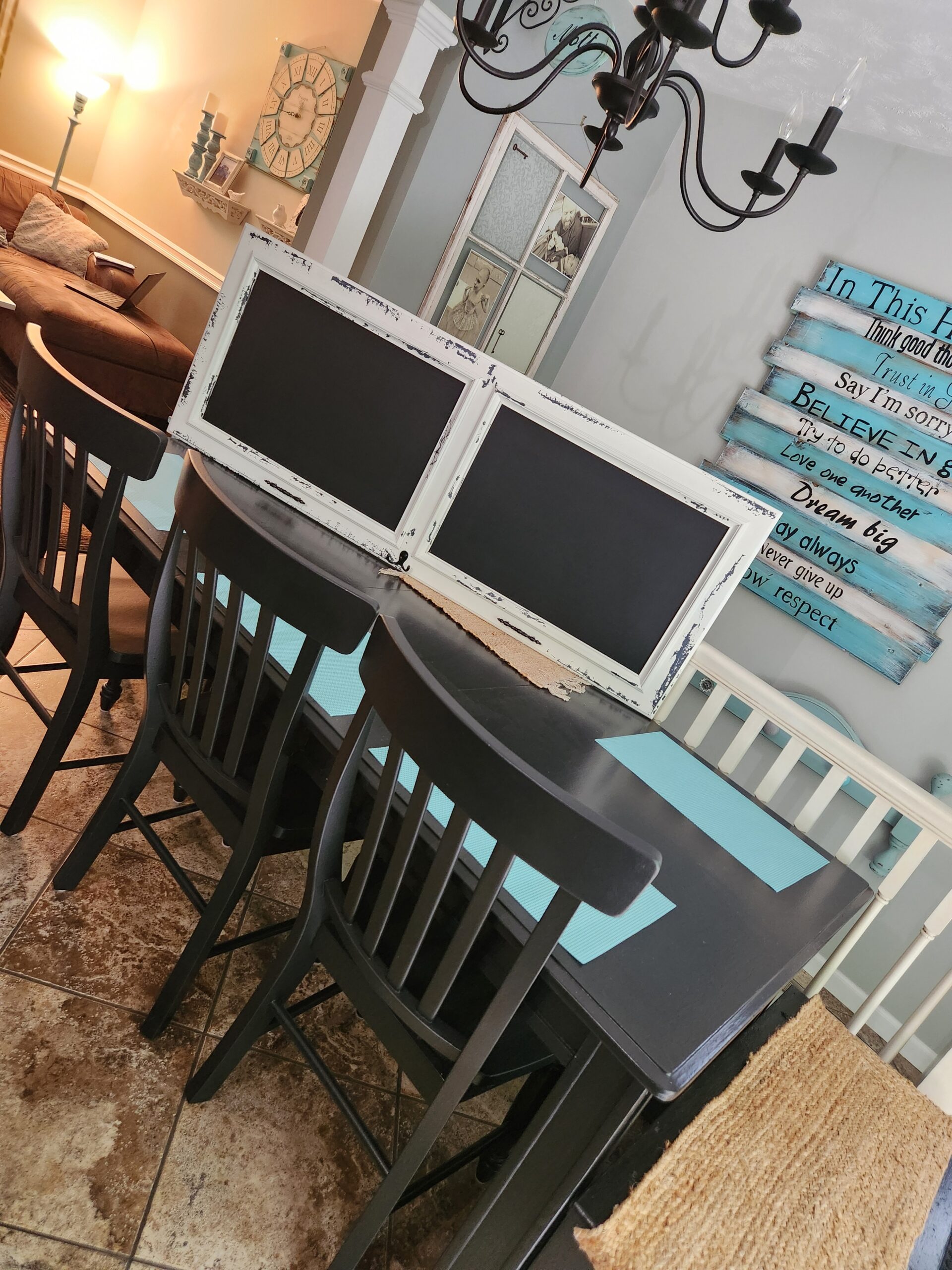 Solid Wood Chalkboard with Garment Rack & Key Hooks – Perfect Wall Hanging! - Image 5