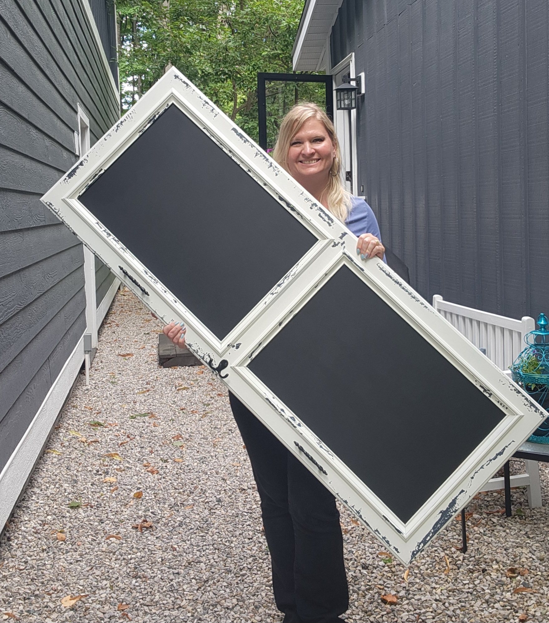 Solid Wood Chalkboard with Garment Rack & Key Hooks – Perfect Wall Hanging! - Image 6