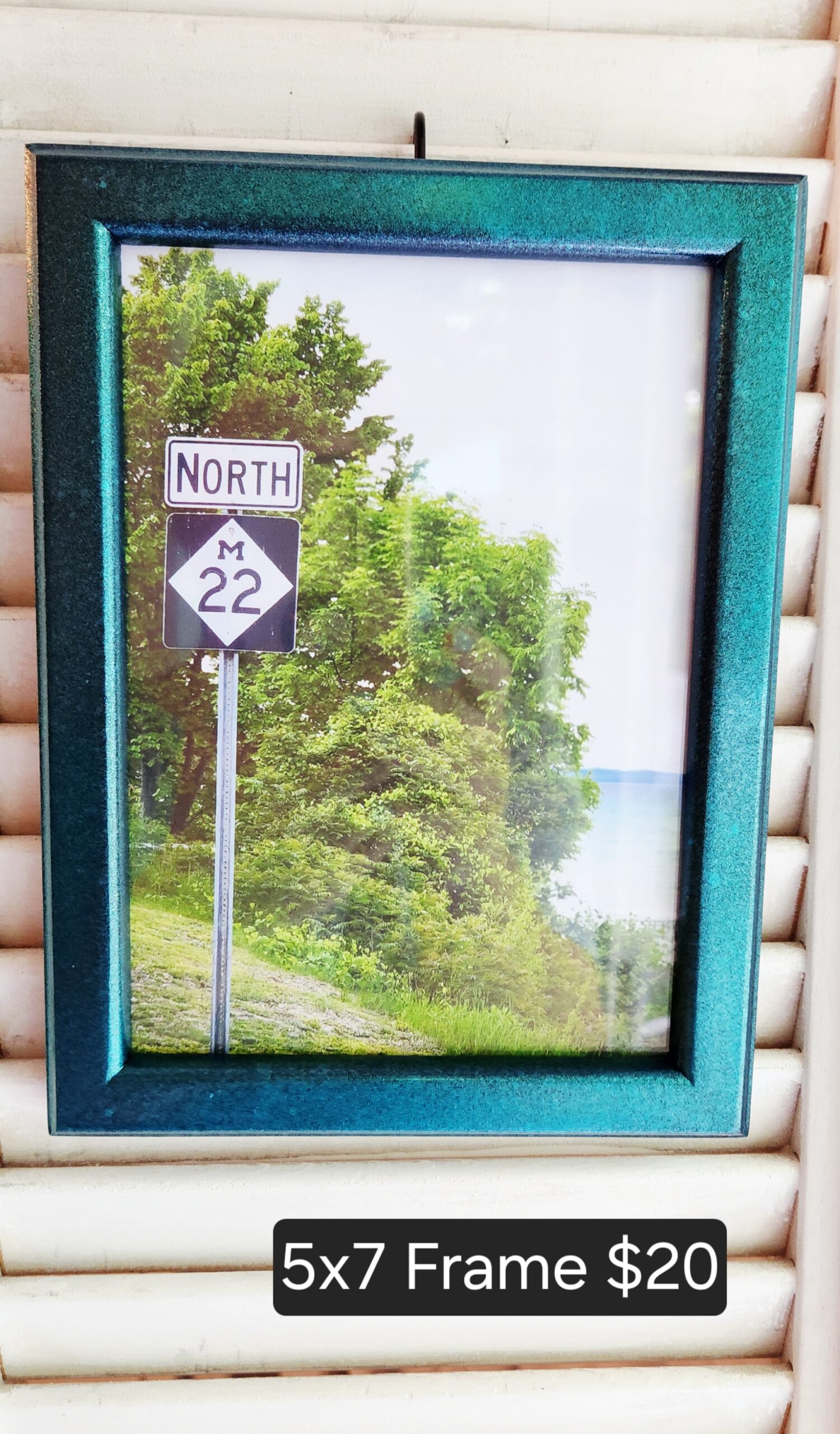 5x7 Picture Frame Wall Hanging with Iconic M-22 Photo